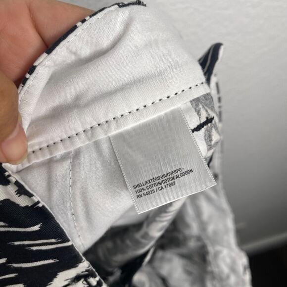 Old Navy Womens Shorts Size 10 Black & White Geometric Tribal Ikat Short Shorts - Picture 4 of 12